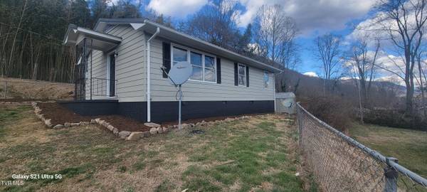 708 8th ST, Big Stone Gap, VA 24219