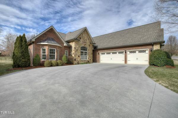 2147 Sawyers Pond DR, Johnson City, TN 37604