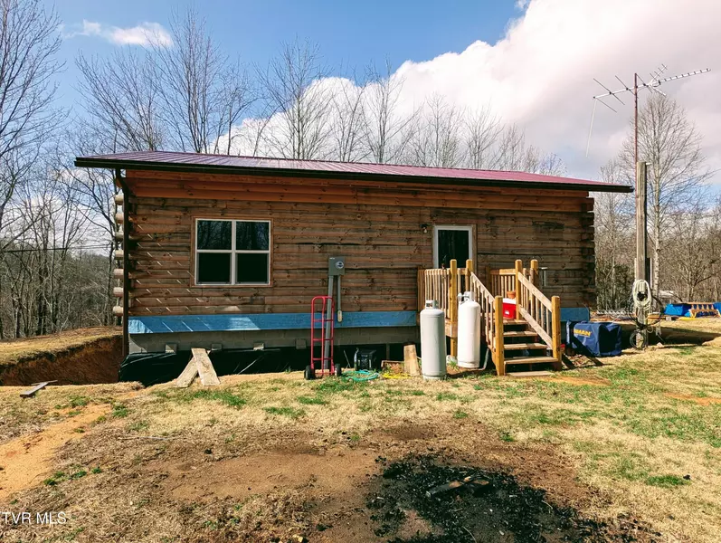 326 Flat Top RD, Coeburn, VA 24230