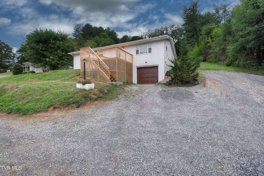 1660 Rock Springs RD, Kingsport, TN 37664