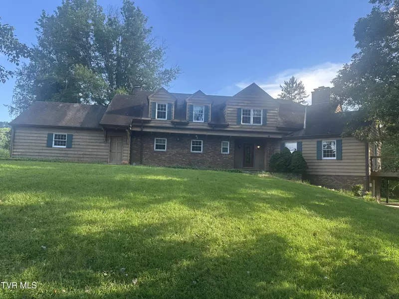 279 Alfalfa FLD, Cedar Bluff, VA 24609