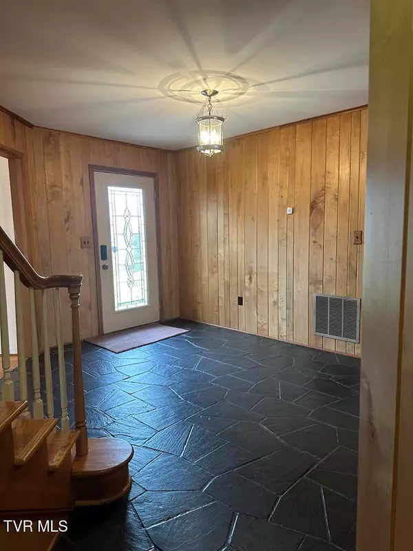 Cedar Bluff, VA 24609,279 Alfalfa FLD