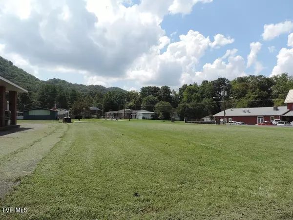 1125 Cedar Valley DR, Cedar Bluff, VA 24609