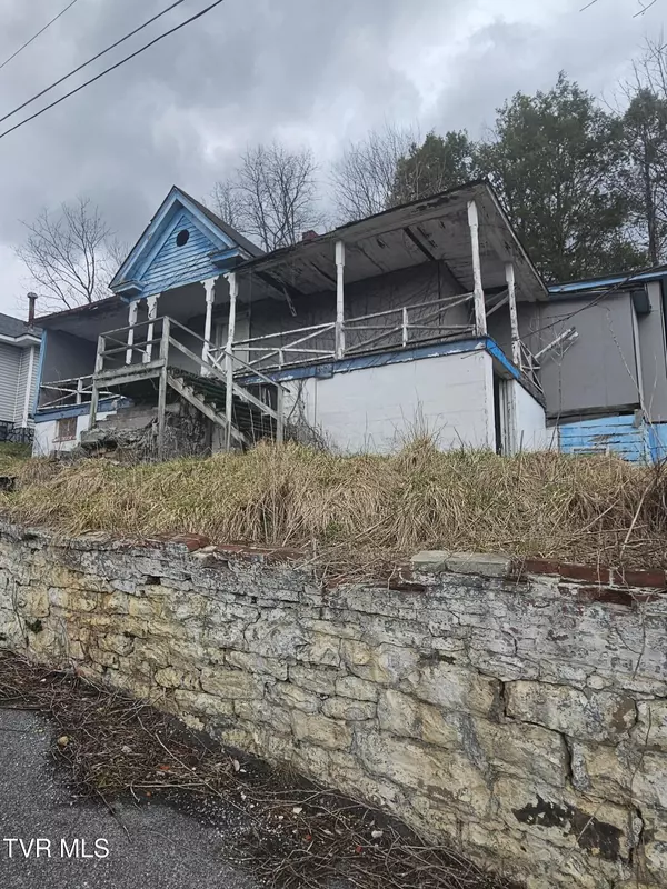 Bluefield, VA 24605,114 Meredith ST