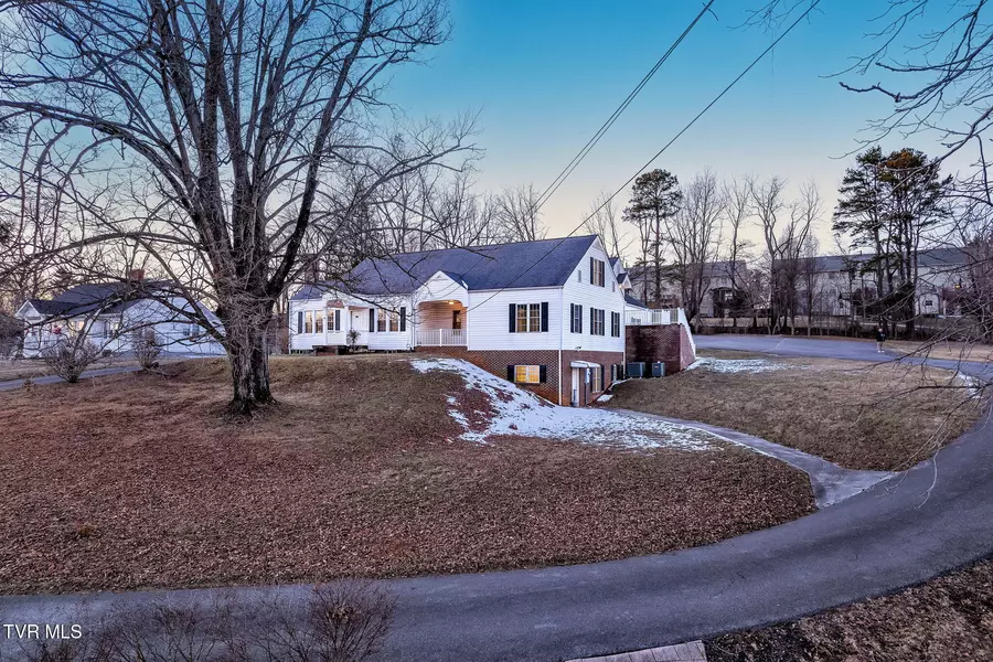 661 Main ST, Abingdon, VA 24212