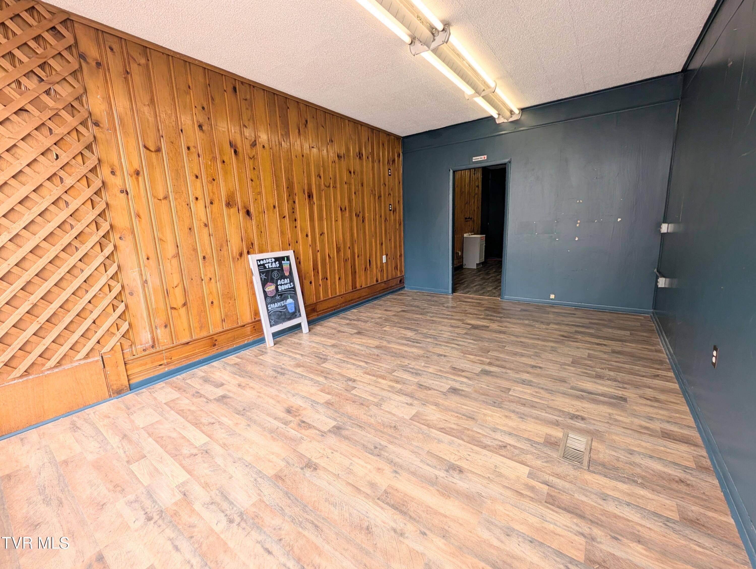 Clintwood, VA 24228,250 Main ST