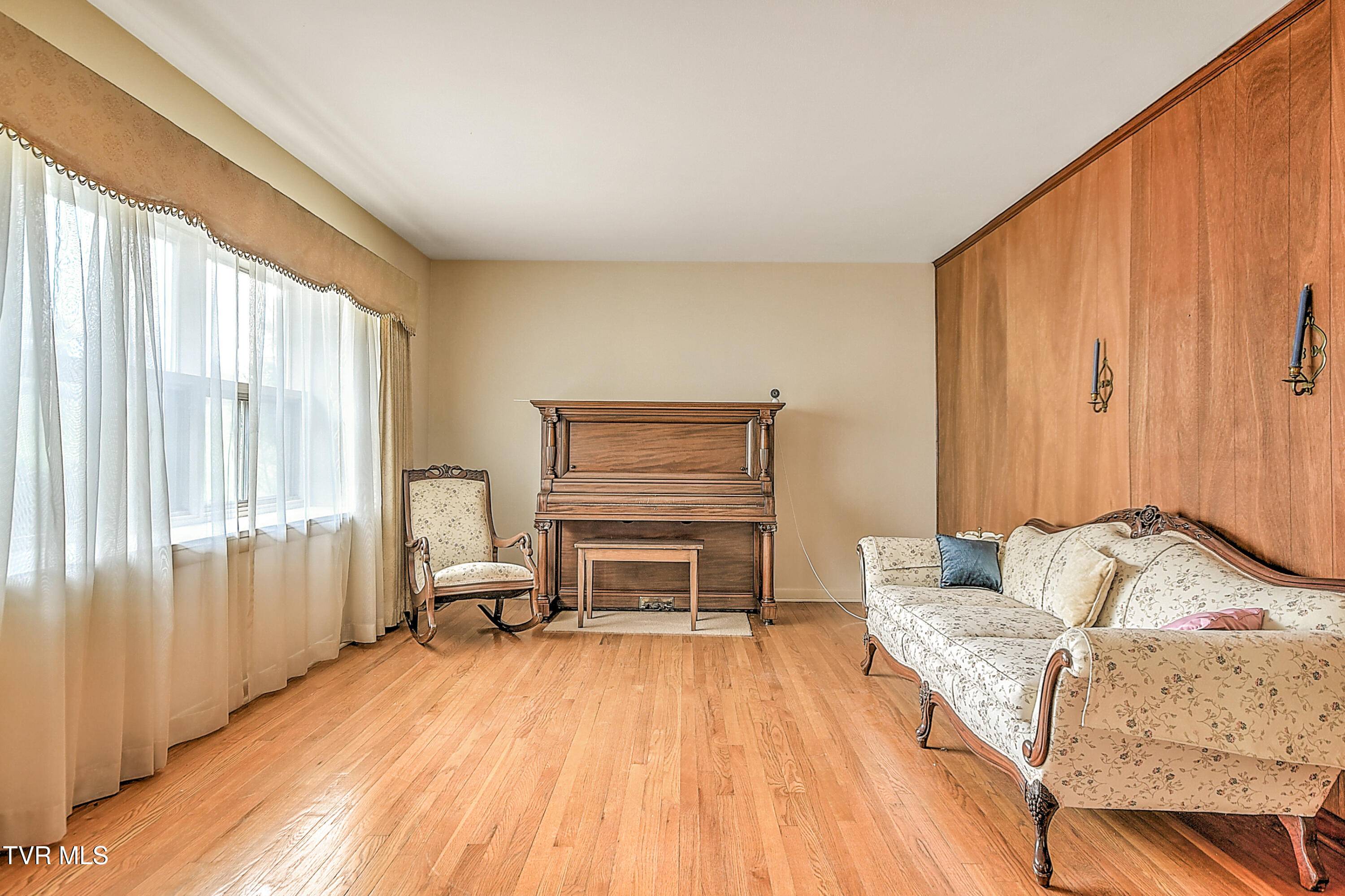 Kingsport, TN 37660,545 Bays View RD