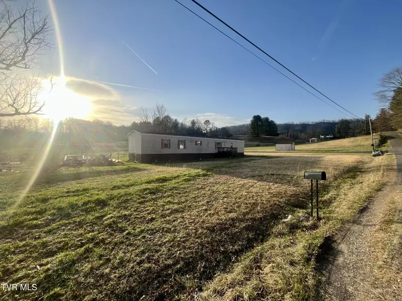 4213 Kiser RD, Coeburn, VA 24230