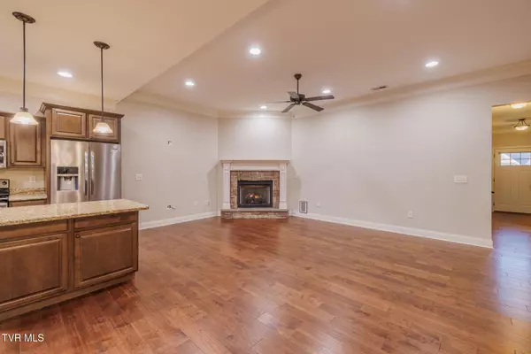Johnson City, TN 37601,374 Coldwater DR #374