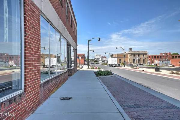 Johnson City, TN 37604,305 Walnut ST