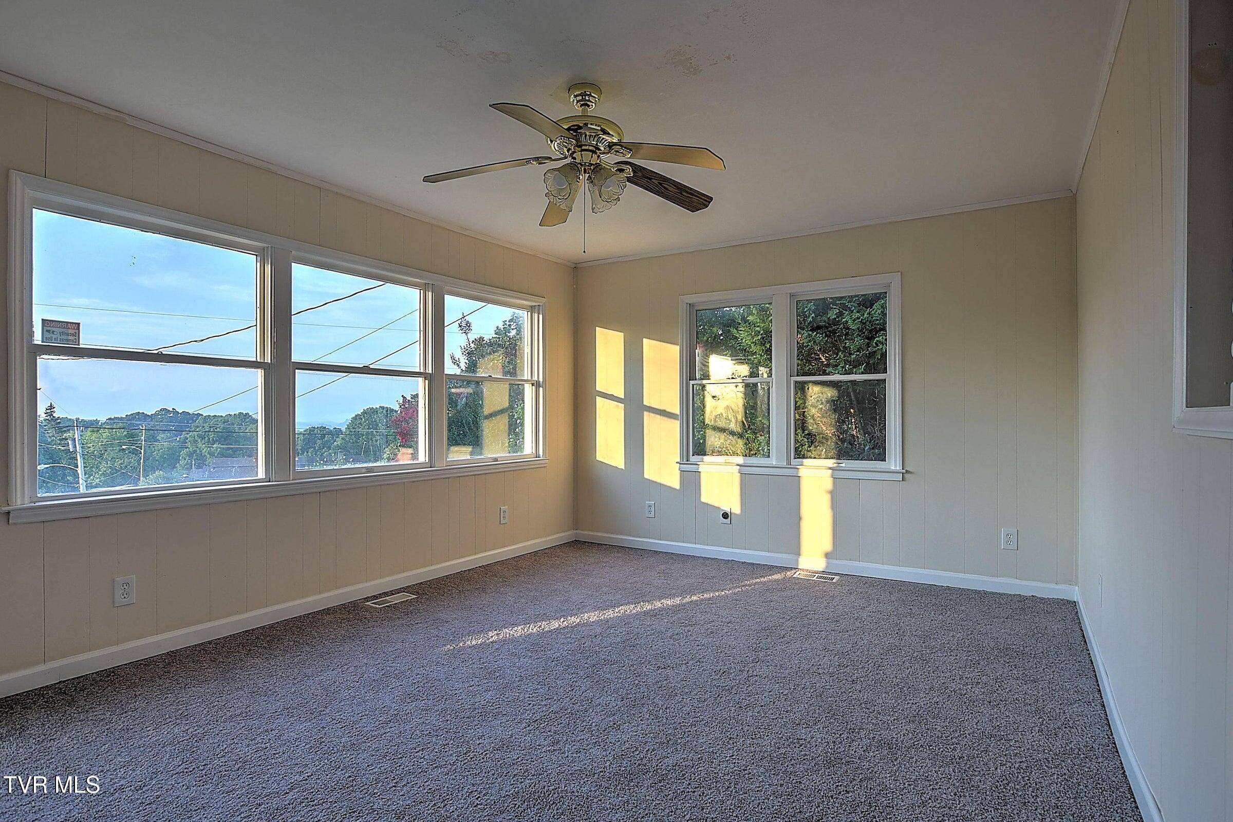 Kingsport, TN 37665,900 Tip Top AVE