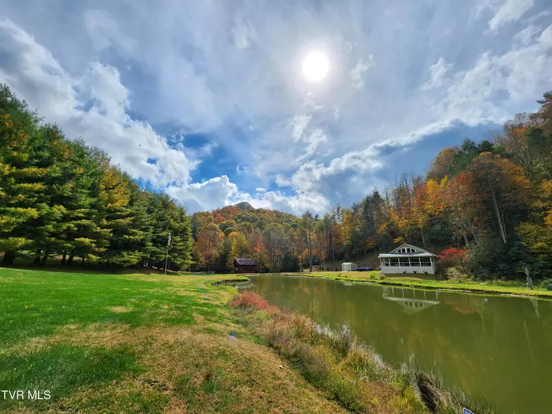 565 Piney Grove RD, Hampton, TN 37658
