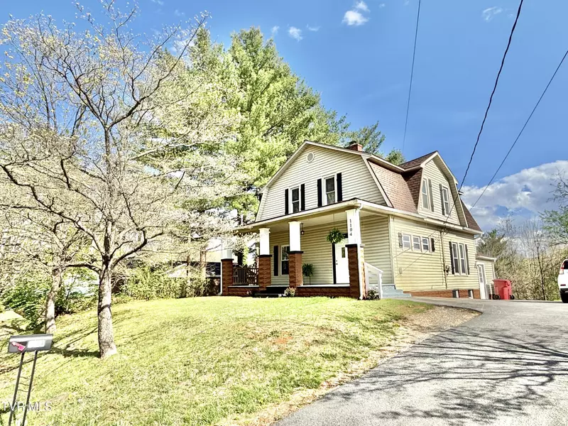 1104 King Springs RD, Johnson City, TN 37601