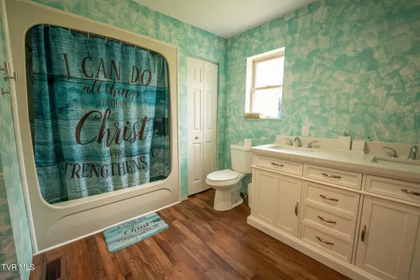 Sneedville, TN 37869,8651 Tazewell HWY