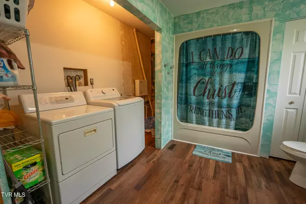 Sneedville, TN 37869,8651 Tazewell HWY