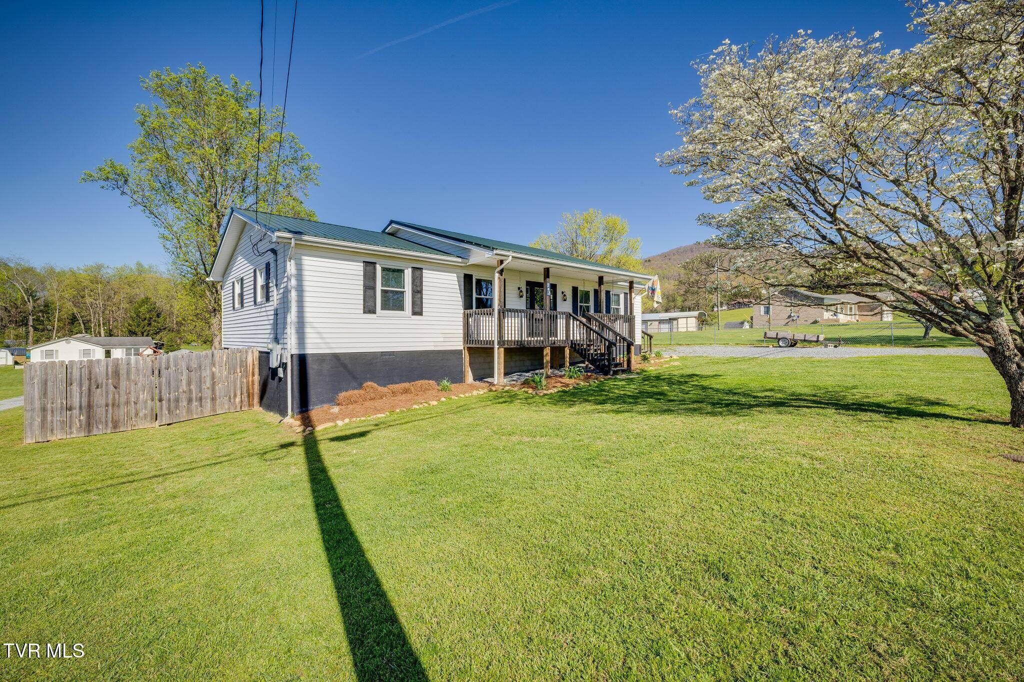 243 Sunrise DR, Elizabethton, TN 37643