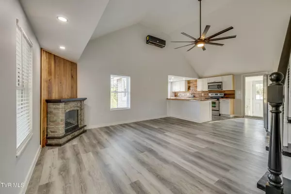Kingsport, TN 37660,290 Brookside DR