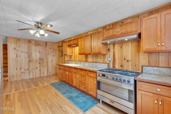 Greeneville, TN 37743,490 Viking Mountain RD