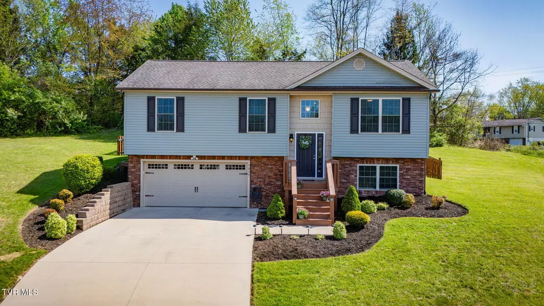 5017 Aberlea PL, Piney Flats, TN 37686