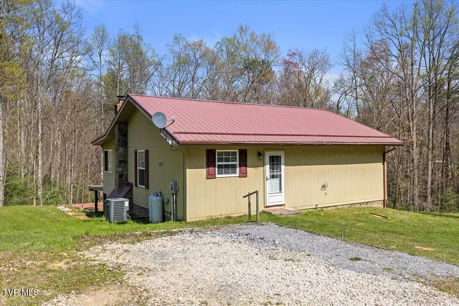 1102 Foxhound Hills CIR, Unicoi, TN 37692