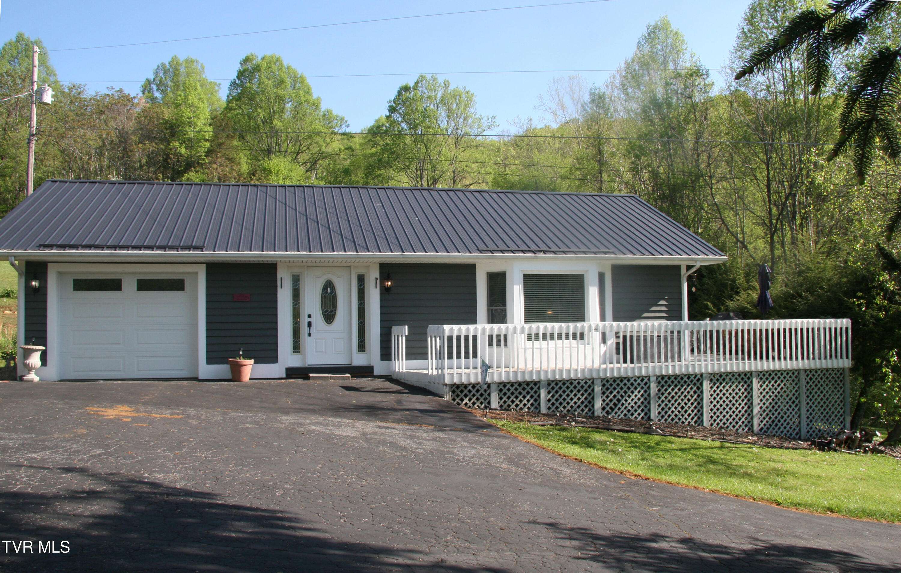 Dryden, VA 24243,304 Tunnel DR