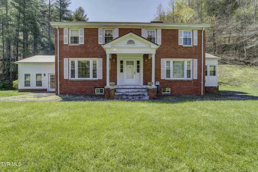 1290 Mott Branch RD, Vansant, VA 24656