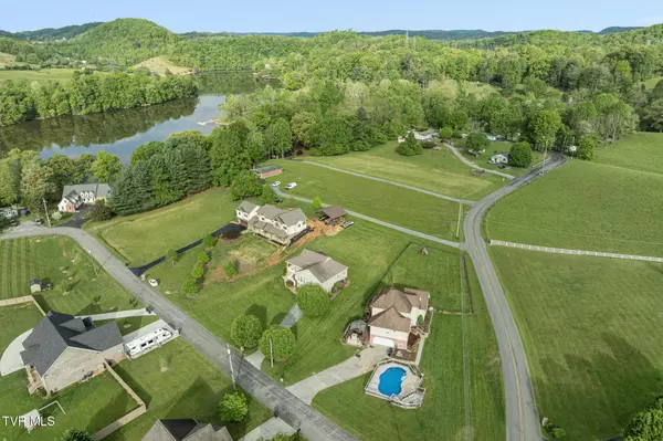 Bluff City, TN 37618,208 Lakefront LN