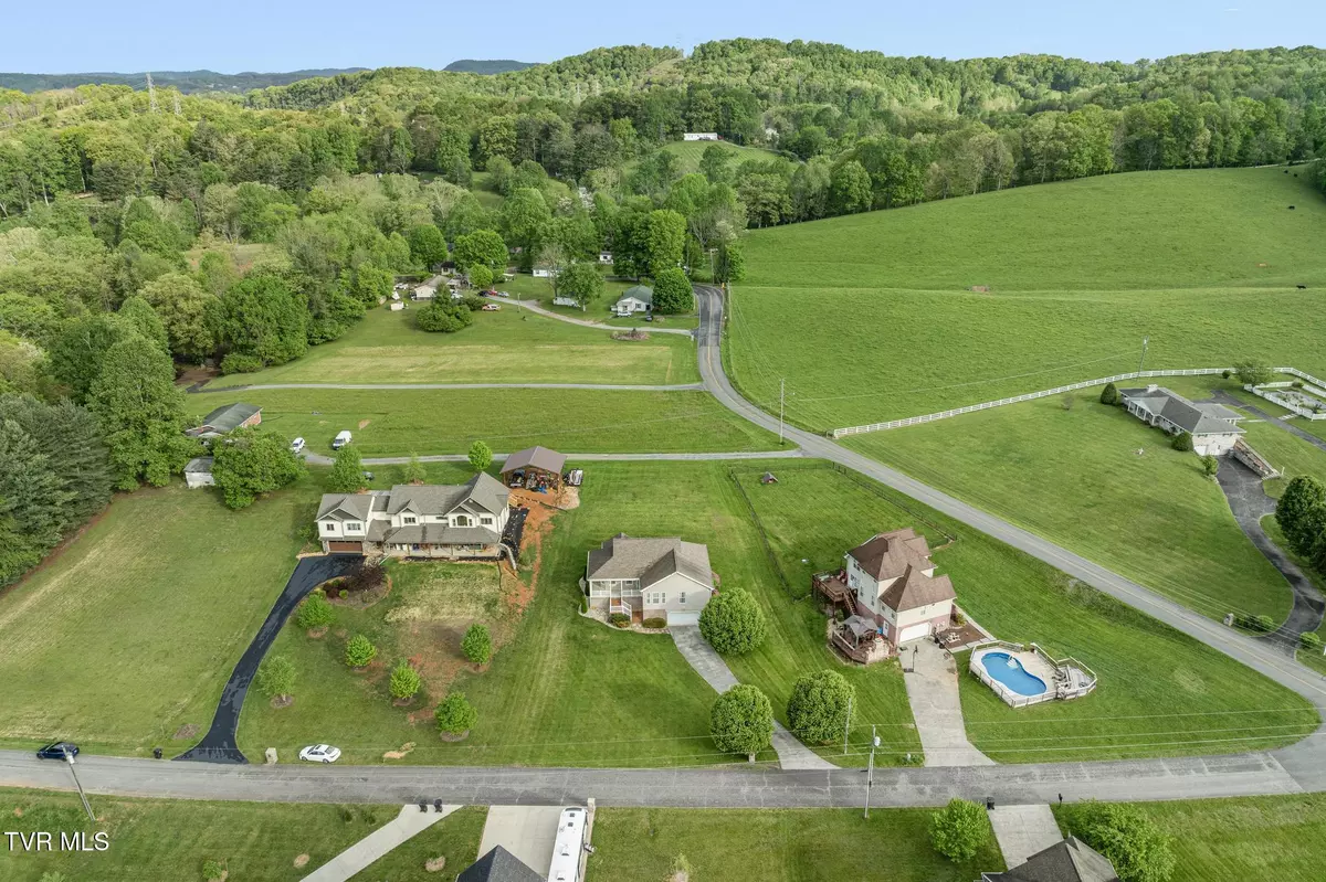 Bluff City, TN 37618,208 Lakefront LN