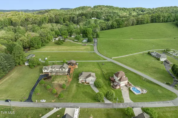 208 Lakefront LN, Bluff City, TN 37618