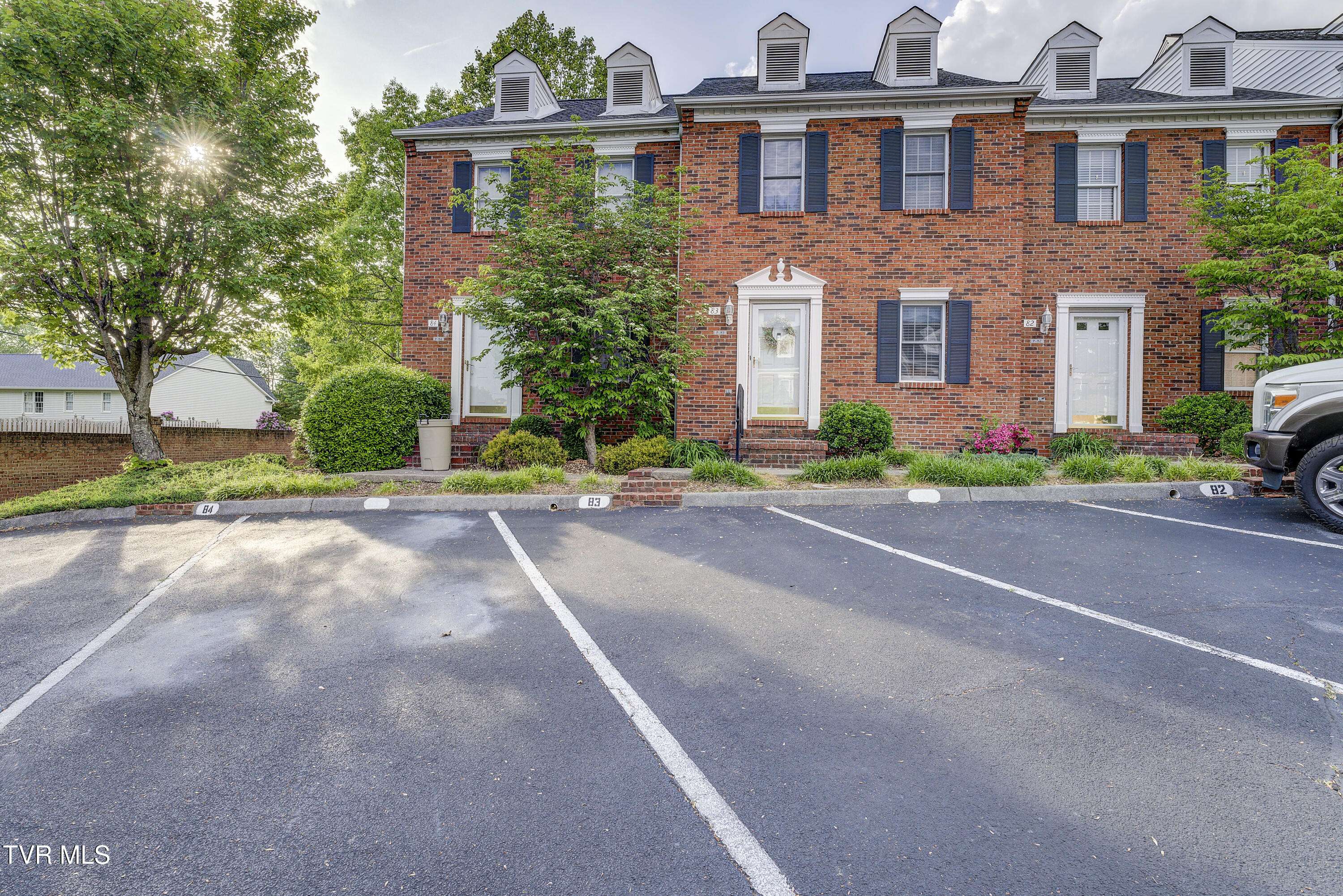Johnson City, TN 37604,400 Sunset DR #P83