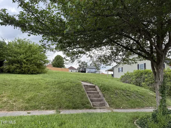 725 Sullivan ST, Kingsport, TN 37660