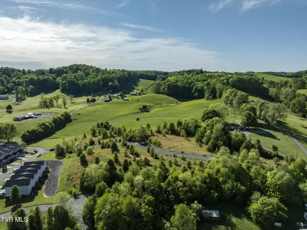 Blountville, TN 37617,200 Deck LN