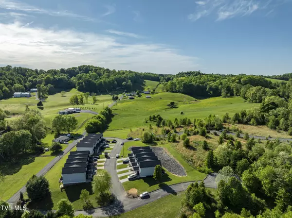 Blountville, TN 37617,200 Deck LN