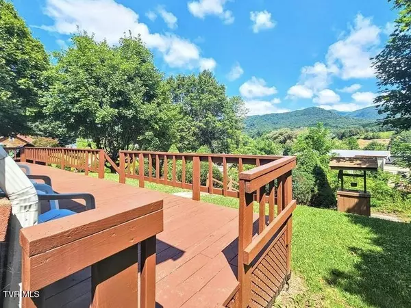 West Jefferson, NC 28694,211 Arthur G Caudill RD