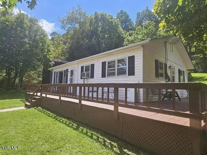 West Jefferson, NC 28694,211 Arthur G Caudill RD