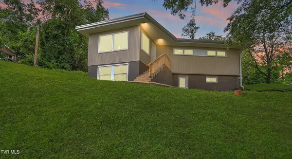 310 Knob Hill DR, Bristol, TN 37620