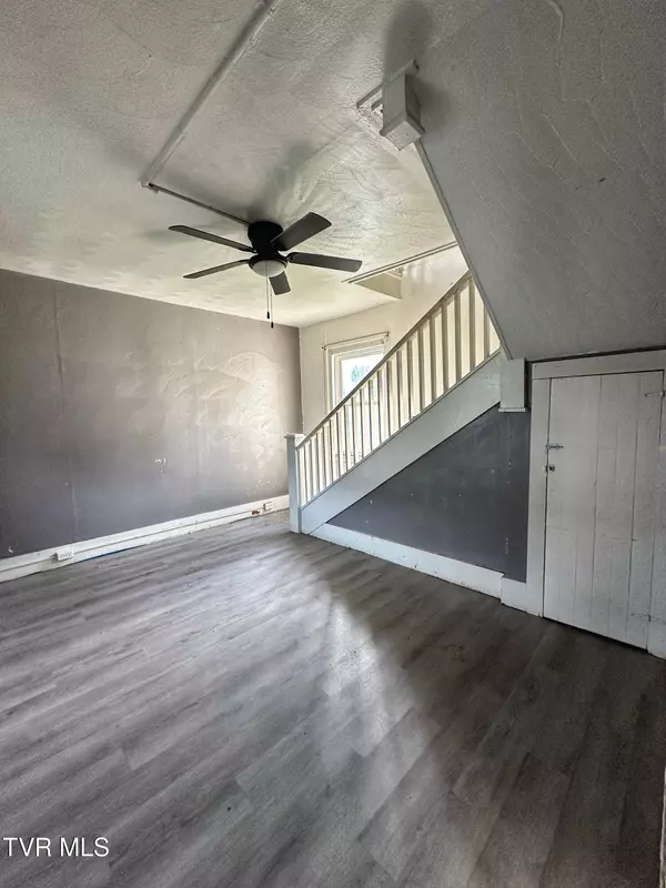 Saltville, VA 24370,405 Main ST