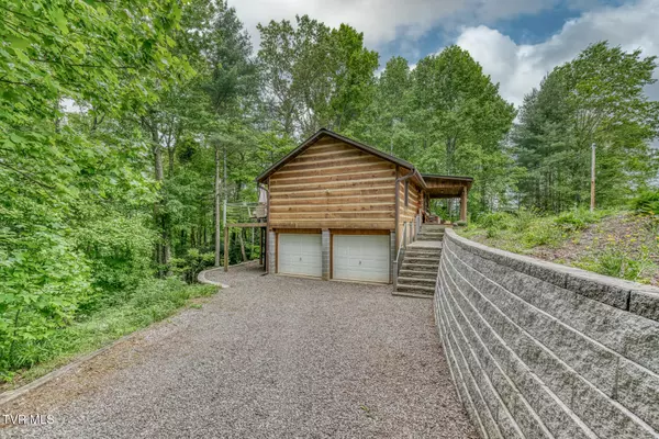 Mountain City, TN 37683,996 Fox Hollow RD