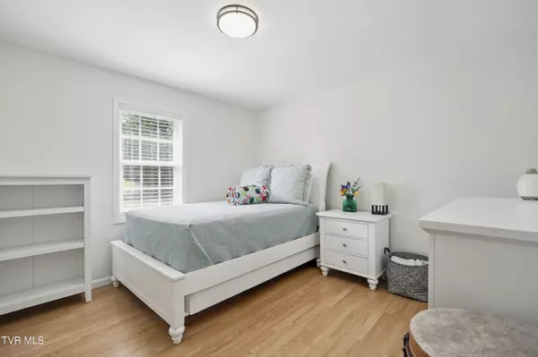 Blountville, TN 37617,305 Center DR