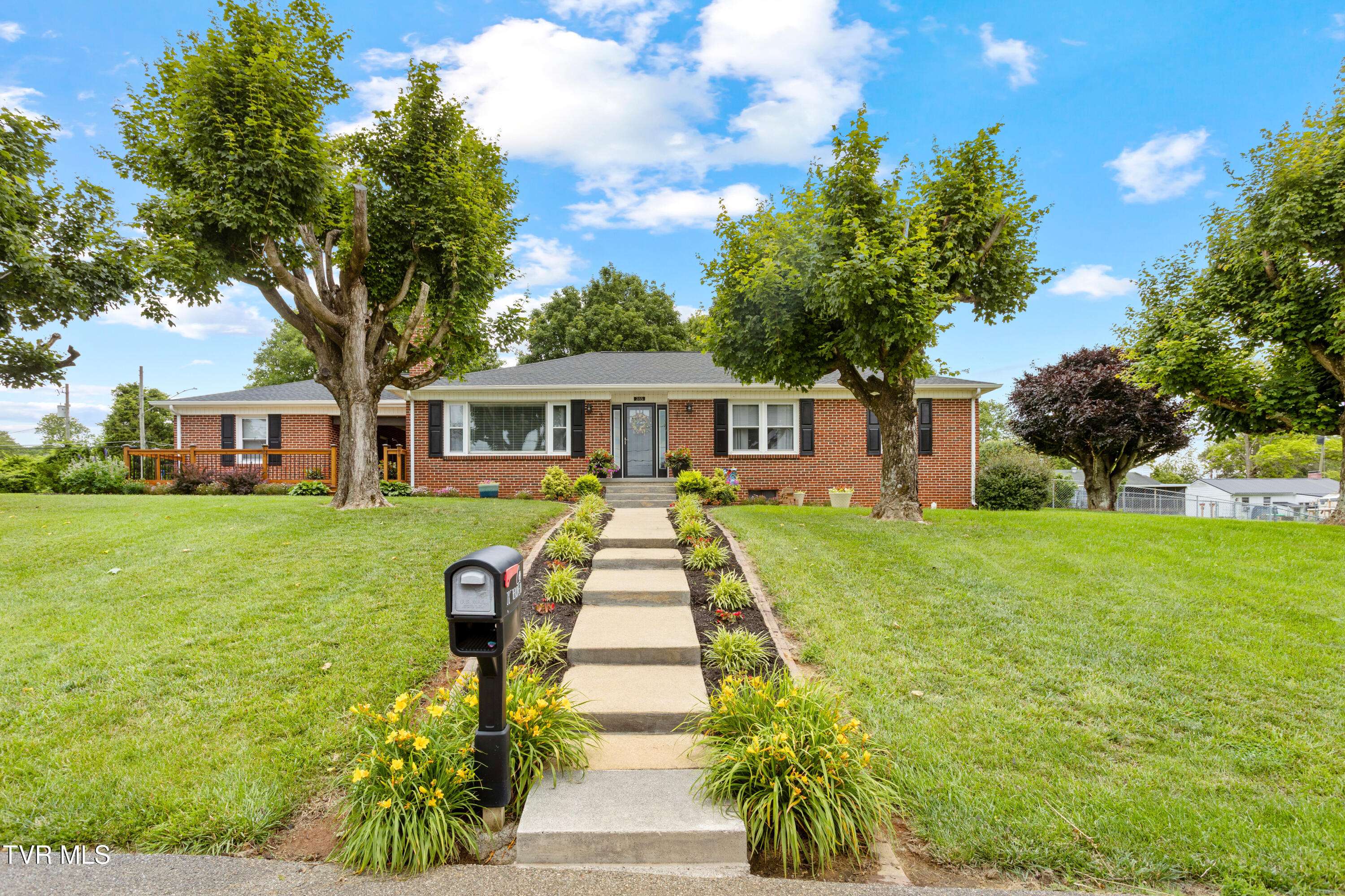 Bristol, VA 24201,285 Cherokee RD