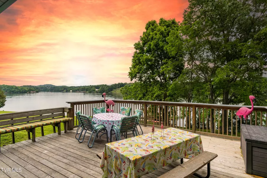 586 Sugar Hollow RD, Piney Flats, TN 37686