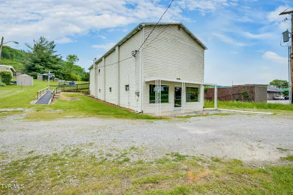 6051 Natural Tunnel Pkwy, Duffield, VA 24244