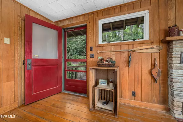 Roan Mountain, TN 37687,150 Ripshin Lake RD