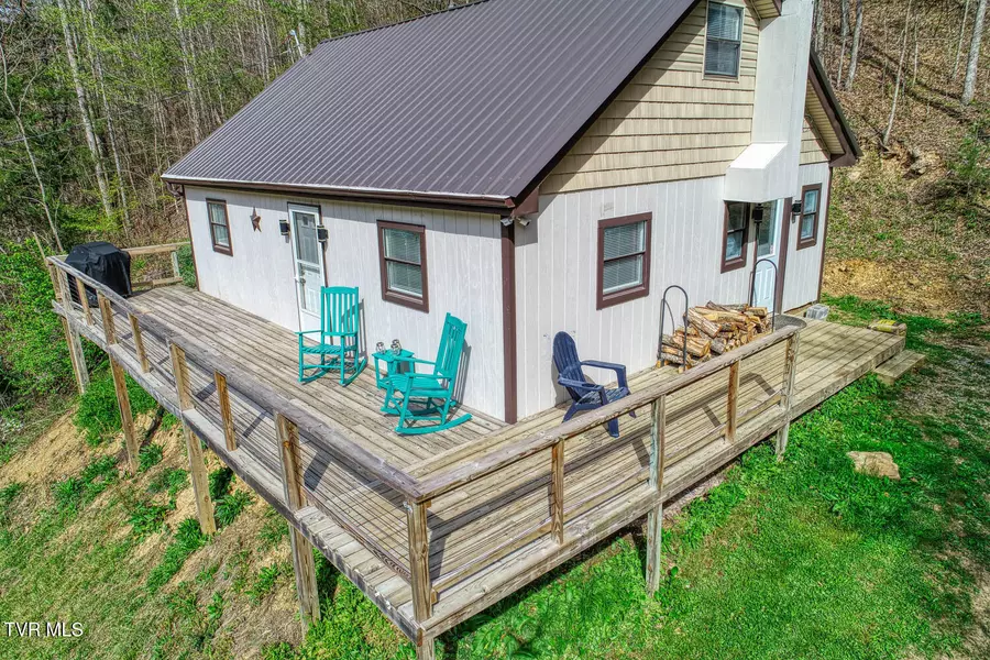 7300 Snake Hollow RD, Sneedville, TN 37869