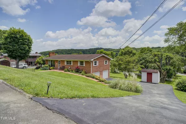 Bluff City, TN 37618,296 Redstone DR