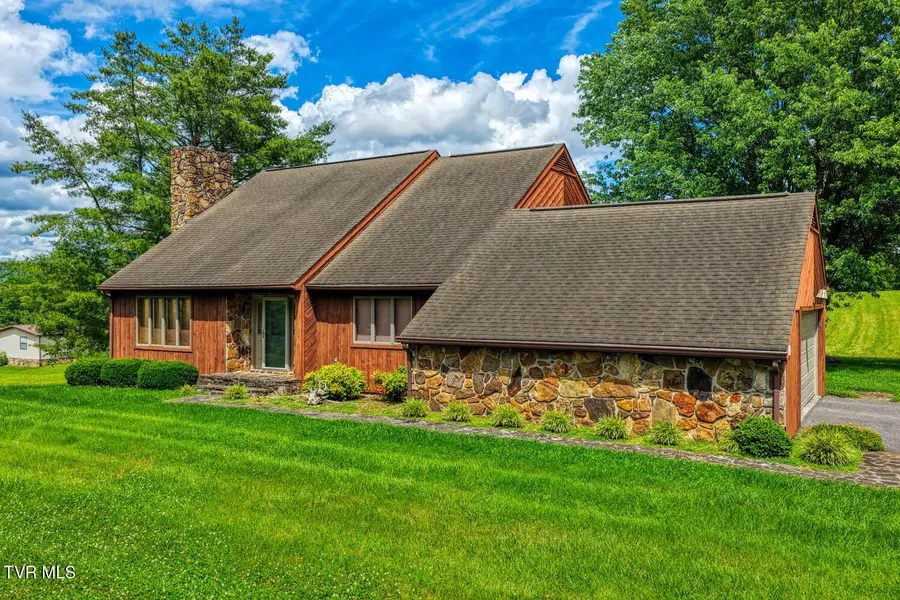 266 Big Hill RD, Mooresburg, TN 37811