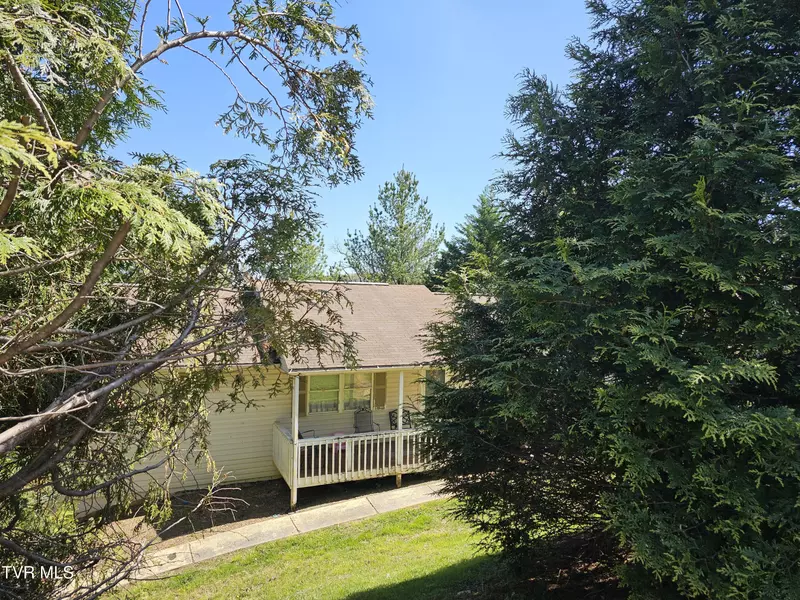 1055 Penny LN, Morristown, TN 37814