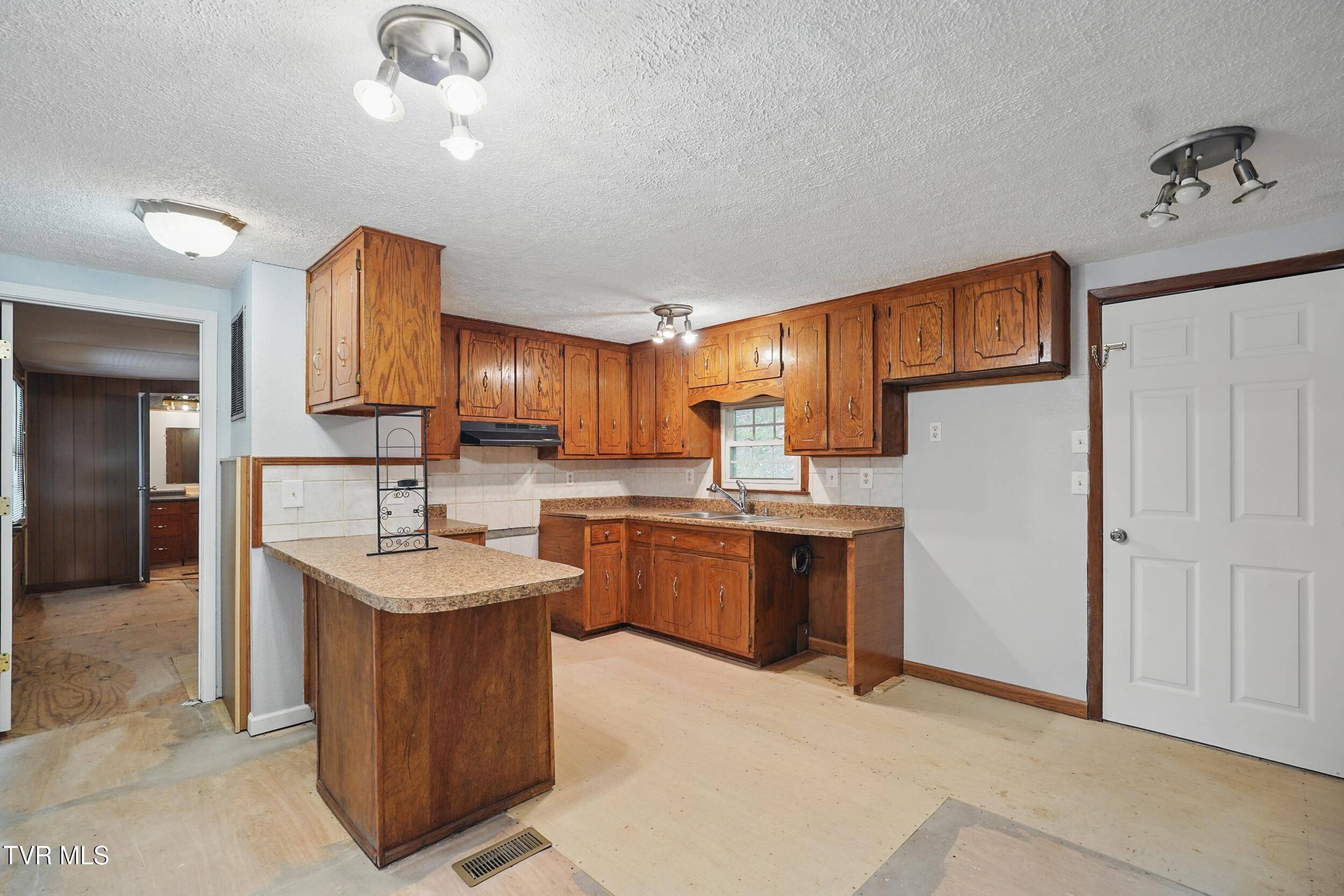 Duffield, VA 24244,430 Arrowhead RD