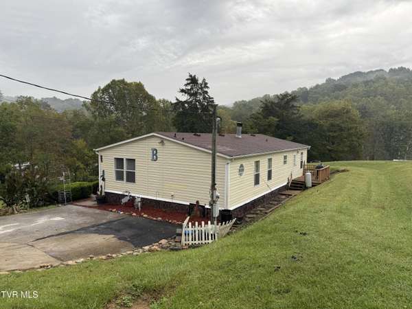 Bristol, TN 37620,861 Hickory Tree RD