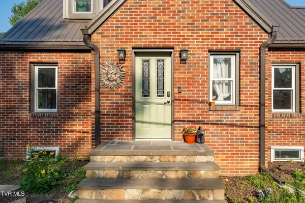 Damascus, VA 24236,461 Shady AVE